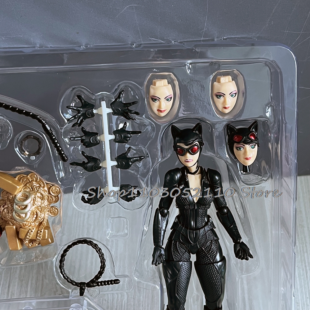 Revoltech Catwoman Action Figu - Model Kit Harley Quinn 리뷰 및 가격
