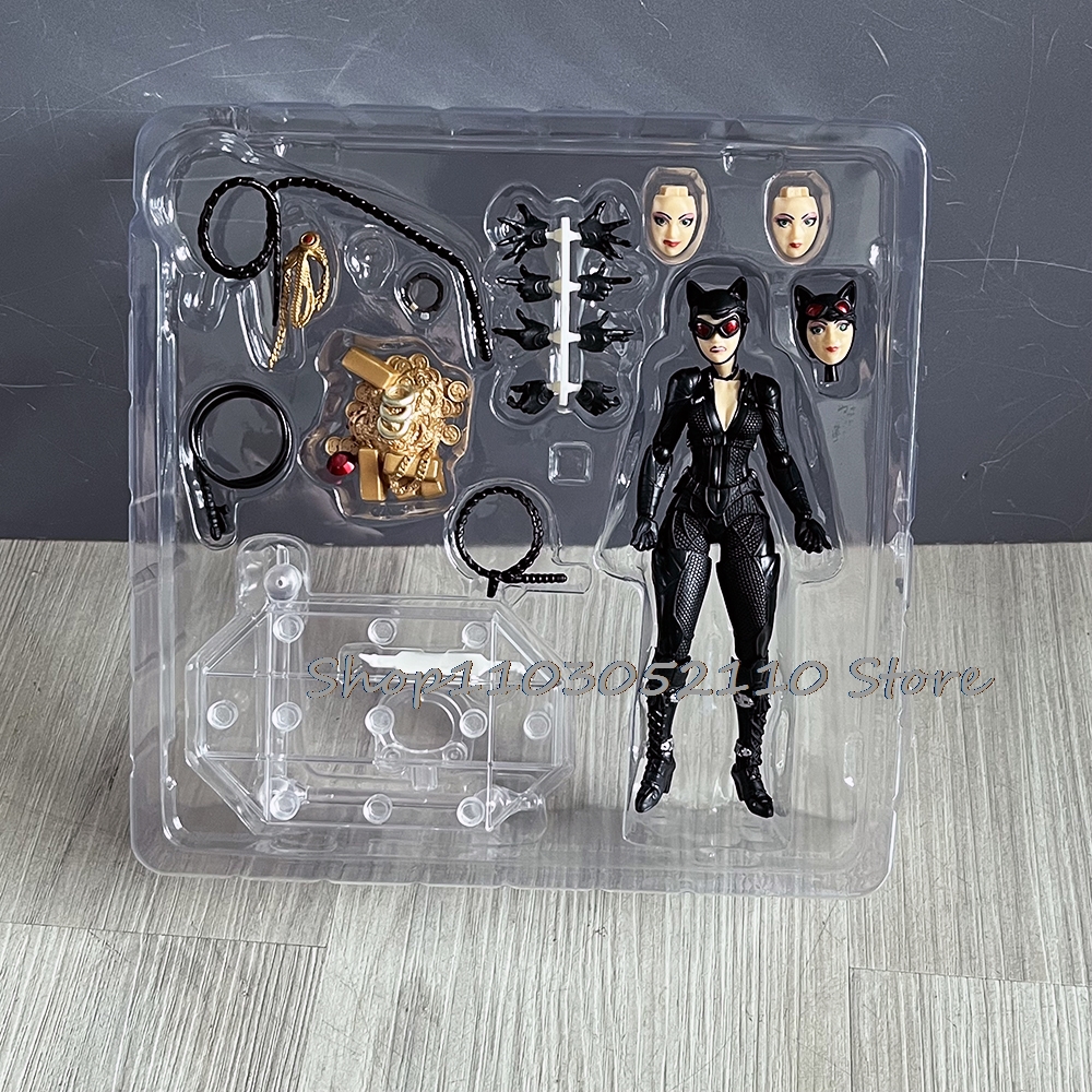 Revoltech Catwoman Action Figu - Model Kit Harley Quinn 리뷰 및 가격